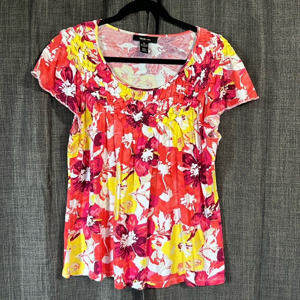 Style & co floral cap sleeve house tshirt with round woven neckline XL